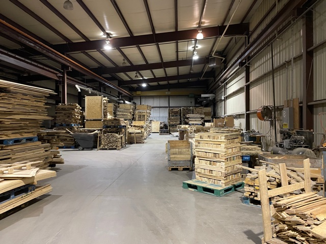 Signs Your Business Needs a Pallet Removal Service